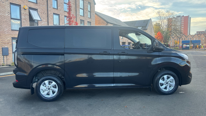 Ford Transit Custom 320 L1 Diesel Fwd 2.0 EcoBlue 150ps H1 Double Cab Van Limited - Image 9